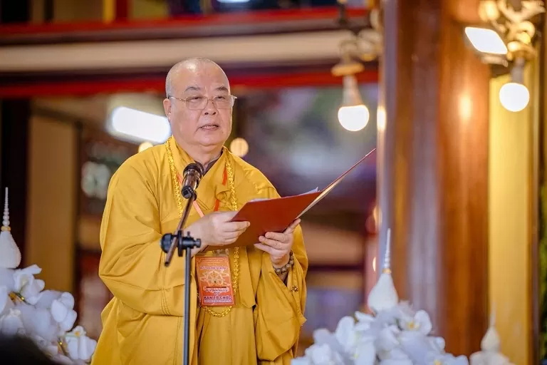 Khép lại hành trình Xá lợi Đức Phật tại Việt Nam với 16 triệu người được chiêm bái Cung tiễn xá lợi Đức Phật, khép lại hành trình tại Việt Nam với 16 triệu người được chiêm bái