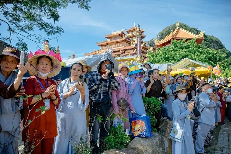 Cung tiễn xá lợi Đức Phật, khép lại hành trình tại Việt Nam với 16 triệu người được chiêm bái