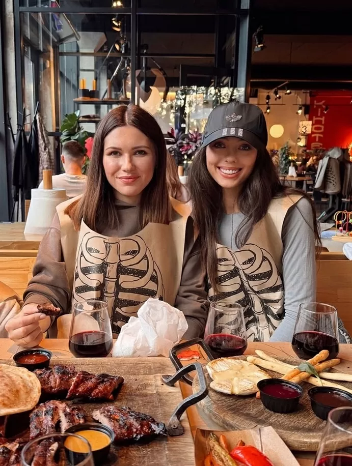 Vợ thủ môn Bùi Tiến Dũng đưa con trai nhỏ về thăm gia đình ở Ukraine