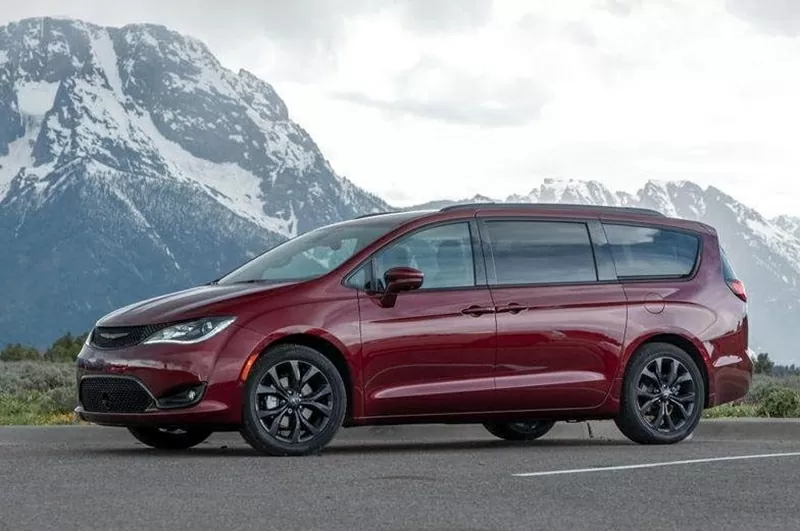 Chiếc Pacifica tại Việt Nam thuộc phiên bản Plug-in Hybrid (PHEV), kết hợp động cơ V6 3.6L với mô-tơ điện, cho tổng công suất khoảng 260 mã lực