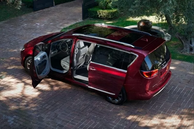 Không gian bên trong Chrysler Pacifica được bố trí theo tùy chọn 7 hoặc 8 chỗ ngồi