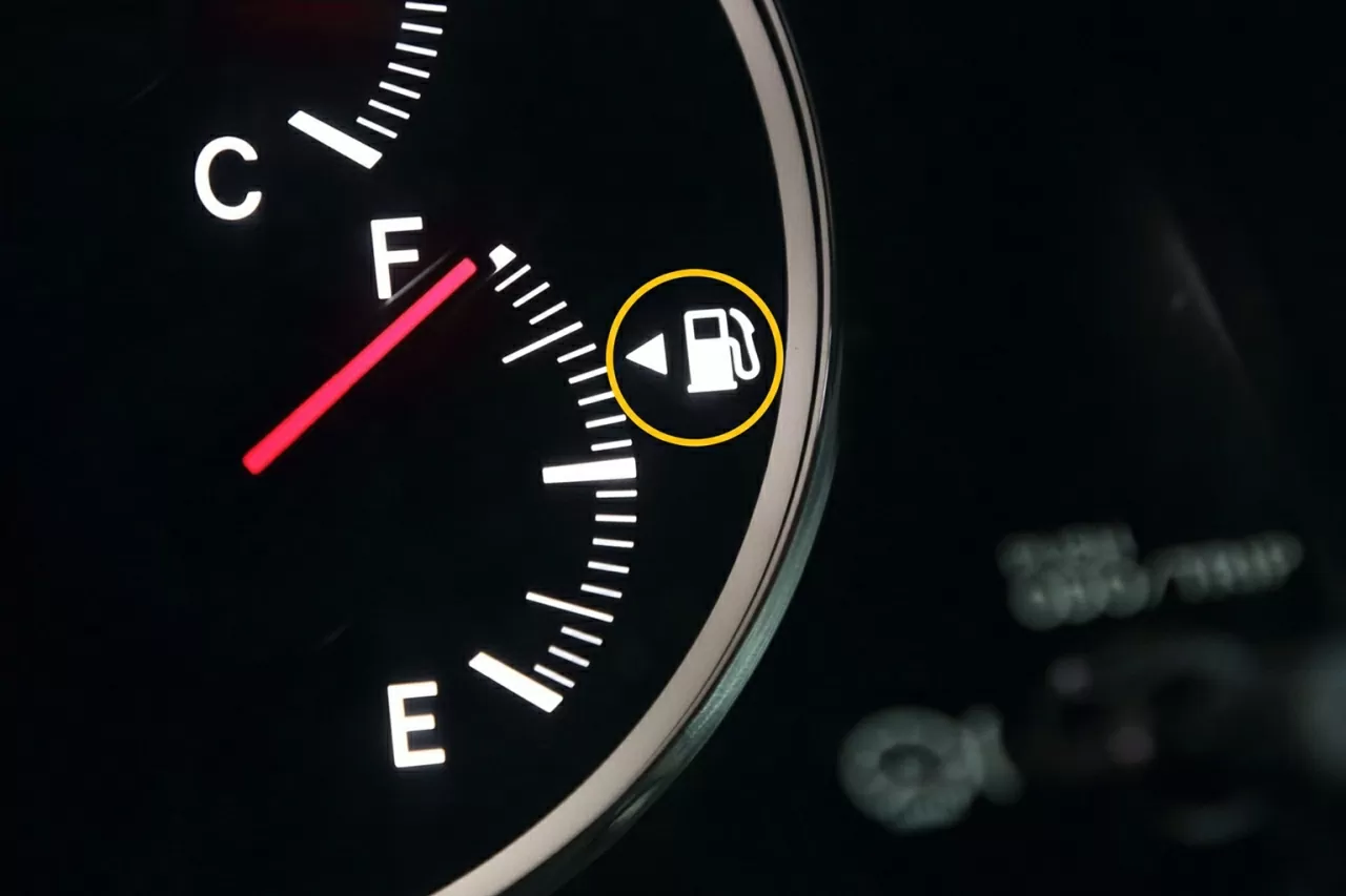 Mũi tên trên đèn báo nhiên liệu, nhiều lợi ích nhưng ít người biết Mũi tên trên đèn báo nhiên liệu, nhiều lợi ích nhưng ít người biết