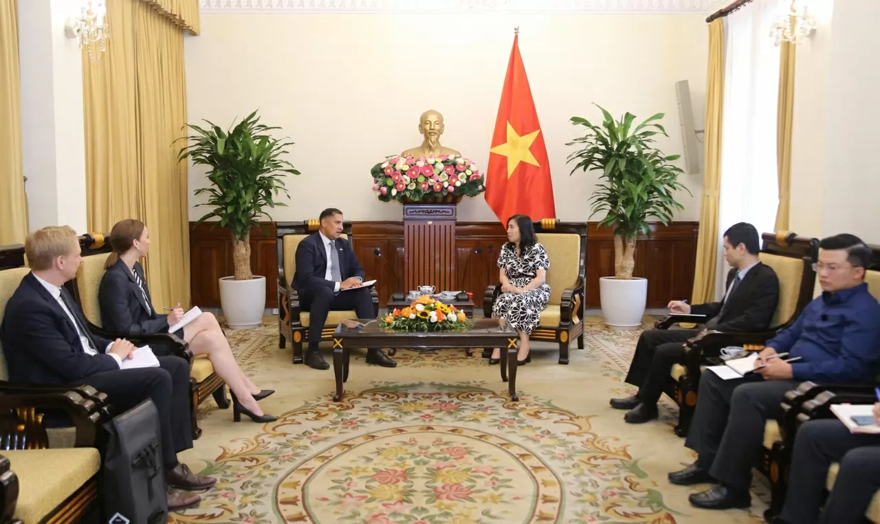 Đại sứ Johan Ndisi mong rằng hai nước rất cần đẩy mạnh hợp tác, đặc biệt về thương mại – đầu tư 