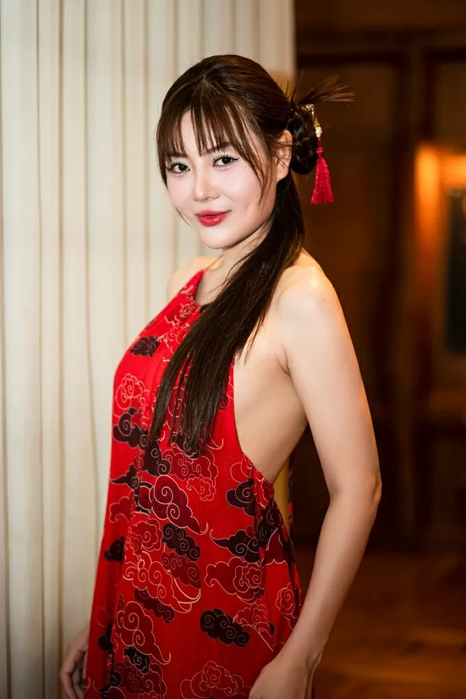 Lã Thanh Huyền sang chảnh dạo phố, Hoa hậu Tiểu Vy trang điểm trong veo Lã Thanh Huyền sang chảnh dạo phố, Hoa hậu Tiểu Vy trang điểm trong veo