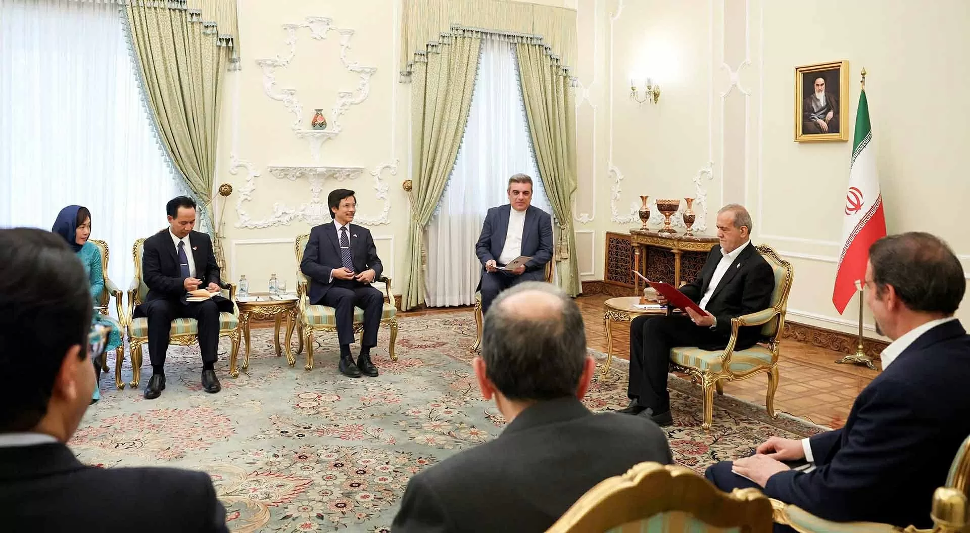 Đại sứ Nguyễn Lương Ngọc trình Thư ủy nhiệm lên Tổng thống Iran