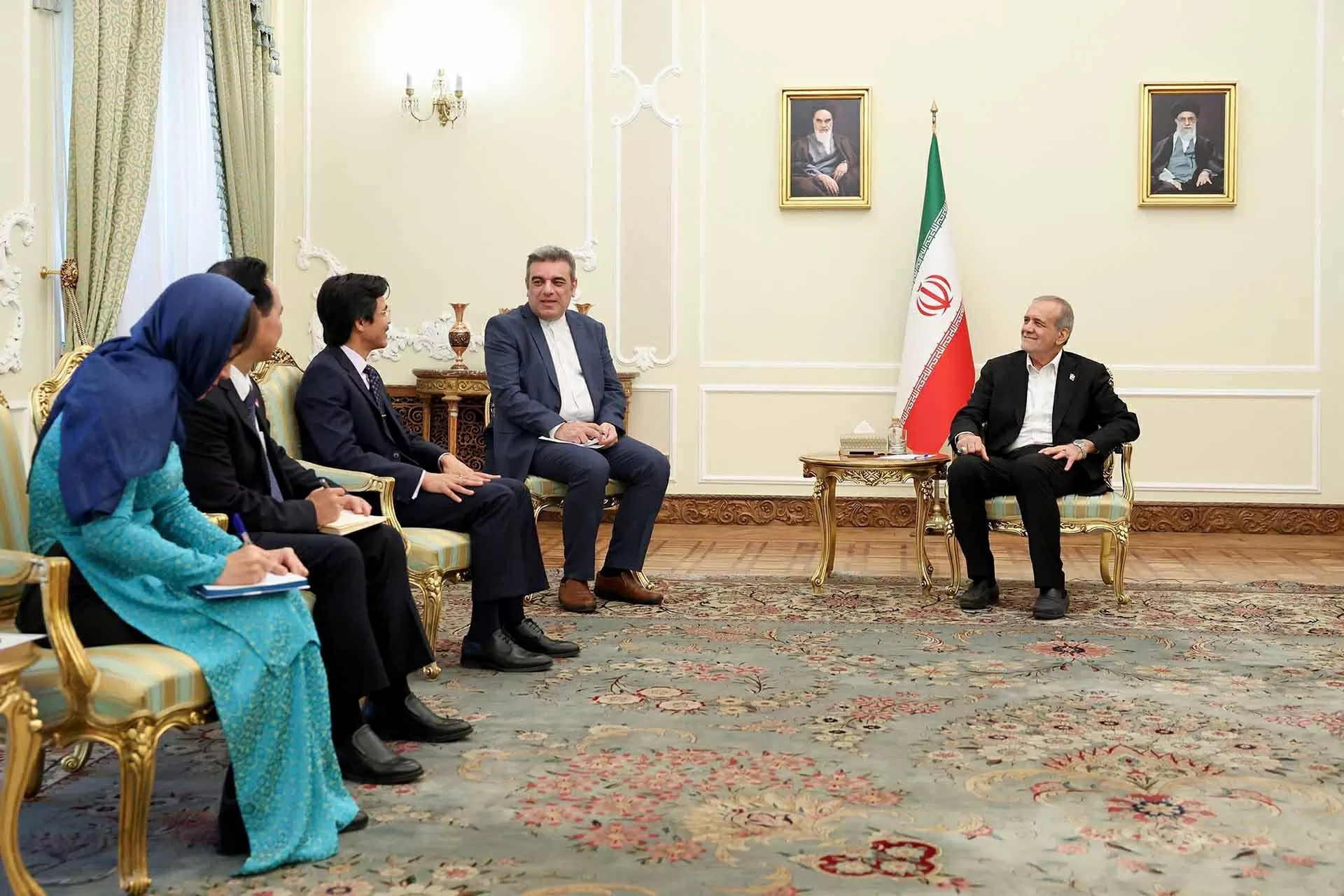 Đại sứ Nguyễn Lương Ngọc trình Thư ủy nhiệm lên Tổng thống Iran