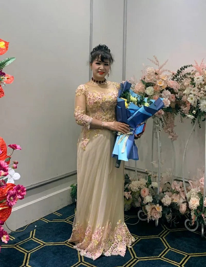 Chân dung nữ doanh nhân tâm huyết với sứ mệnh lan tỏa giá trị của ngành kính mắt Việt Nam đến cộng đồng và thế hệ trẻ. Chân dung nữ doanh nhân tâm huyết với sứ mệnh lan tỏa giá trị của ngành kính mắt Việt Nam đến cộng đồng và thế hệ trẻ.