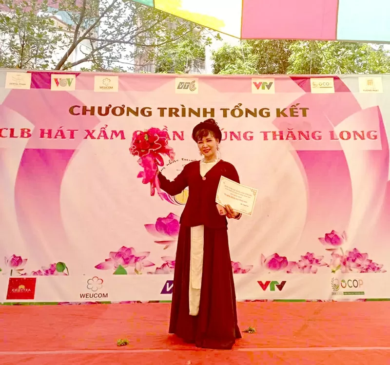 Không chỉ dẫn dắt doanh nghiệp tăng trưởng bền vững, doanh nhân Thủy còn tích cực trong các hoạt động văn nghệ, thiện nguyện và đào tạo nghề. Không chỉ dẫn dắt doanh nghiệp tăng trưởng bền vững, doanh nhân Thủy còn tích cực trong các hoạt động văn nghệ, thiện nguyện và đào tạo nghề.