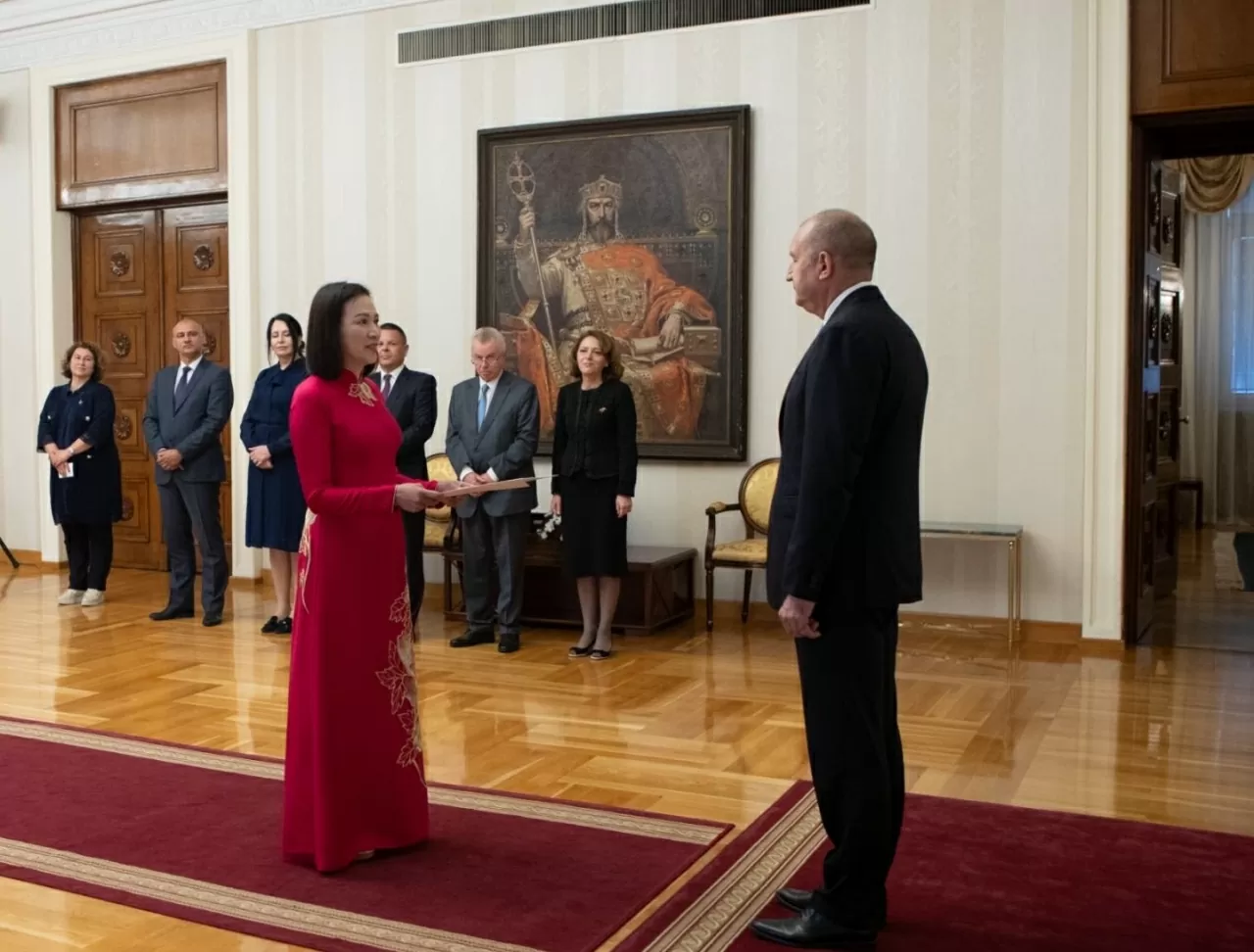 Đại sứ Nguyễn Thị Minh Nguyệt trình Thư ủy nhiệm lên Tổng thống Bulgaria Đại sứ Nguyễn Thị Minh Nguyệt trình Thư ủy nhiệm lên Tổng thống Bulgaria