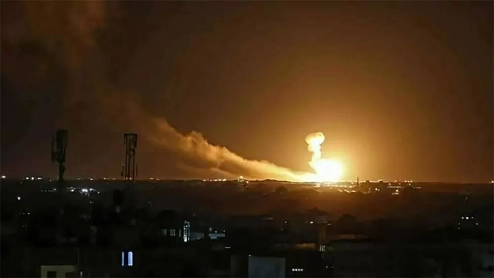 Trung Đông: Israel hứng chịu rocket và tên lửa từ hai nước láng giềng, mở chiến dịch không kích miền Nam Syria Trung Đông: Israel hứng chịu rocket và tên lửa từ hai nước láng giềng, mở chiến dịch không kích miền Nam Syria