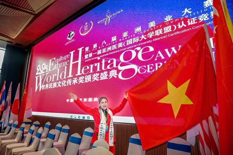  CEO Dung Trần – người sáng lập Dung Trần Hair Group và Học viện Dung Trần Hair Academy  là một trong những nhân vật có sức ảnh hưởng sâu rộng trong giới làm đẹp Việt Nam.