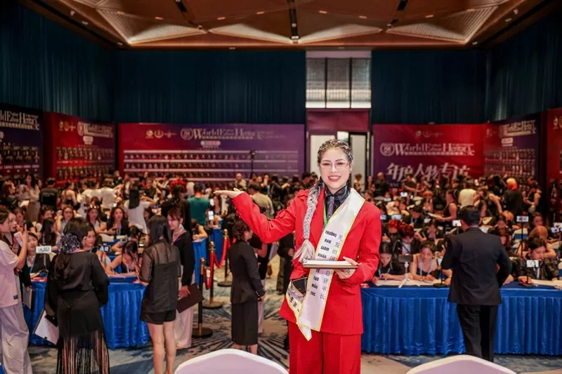 CEO Dũng Trần tại cuộc thi Ngành làm đẹp châu Á lần thứ 8 tại Vân Nam (Trung – Quốc)