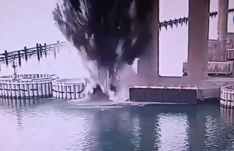 Ukraine tấn công cầu Kerch nối Nga với bán đảo Crimea