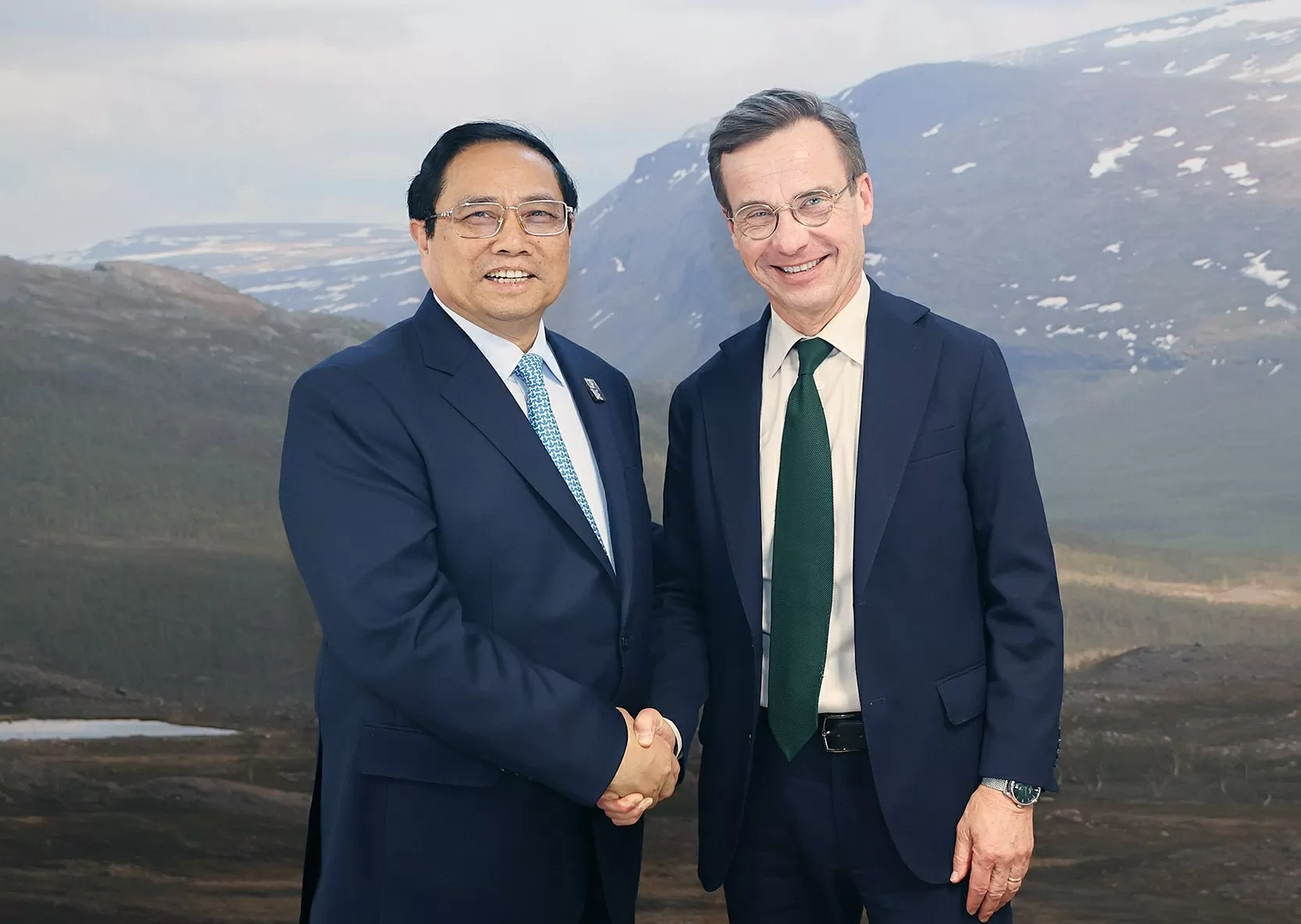 Thủ tướng Chính phủ Phạm Minh Chính gặp Thủ tướng Thụy Điển Ulf Kristersson - Ảnh: VGP/Nhật Bắc