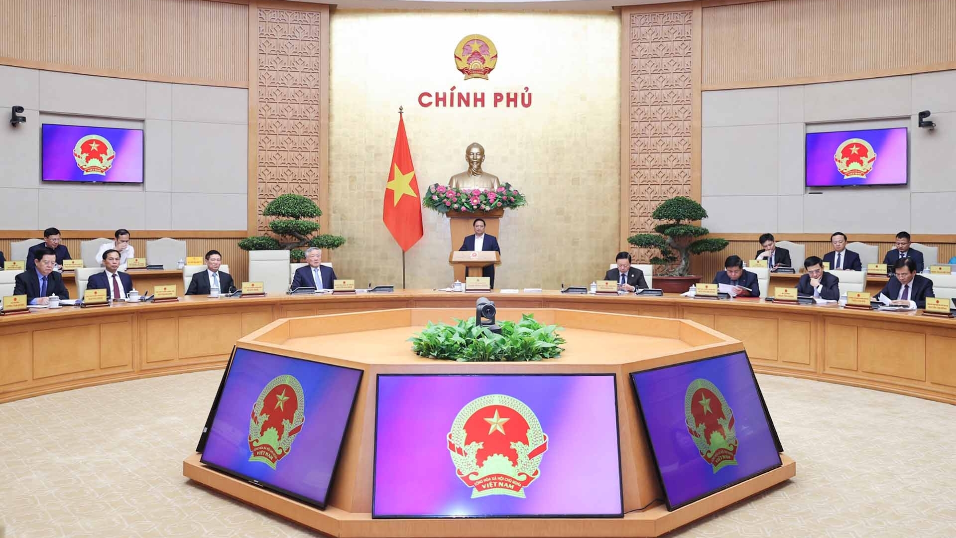thu tuong pham minh chinh chu tri phien hop chinh phu thuong ky thang 52025