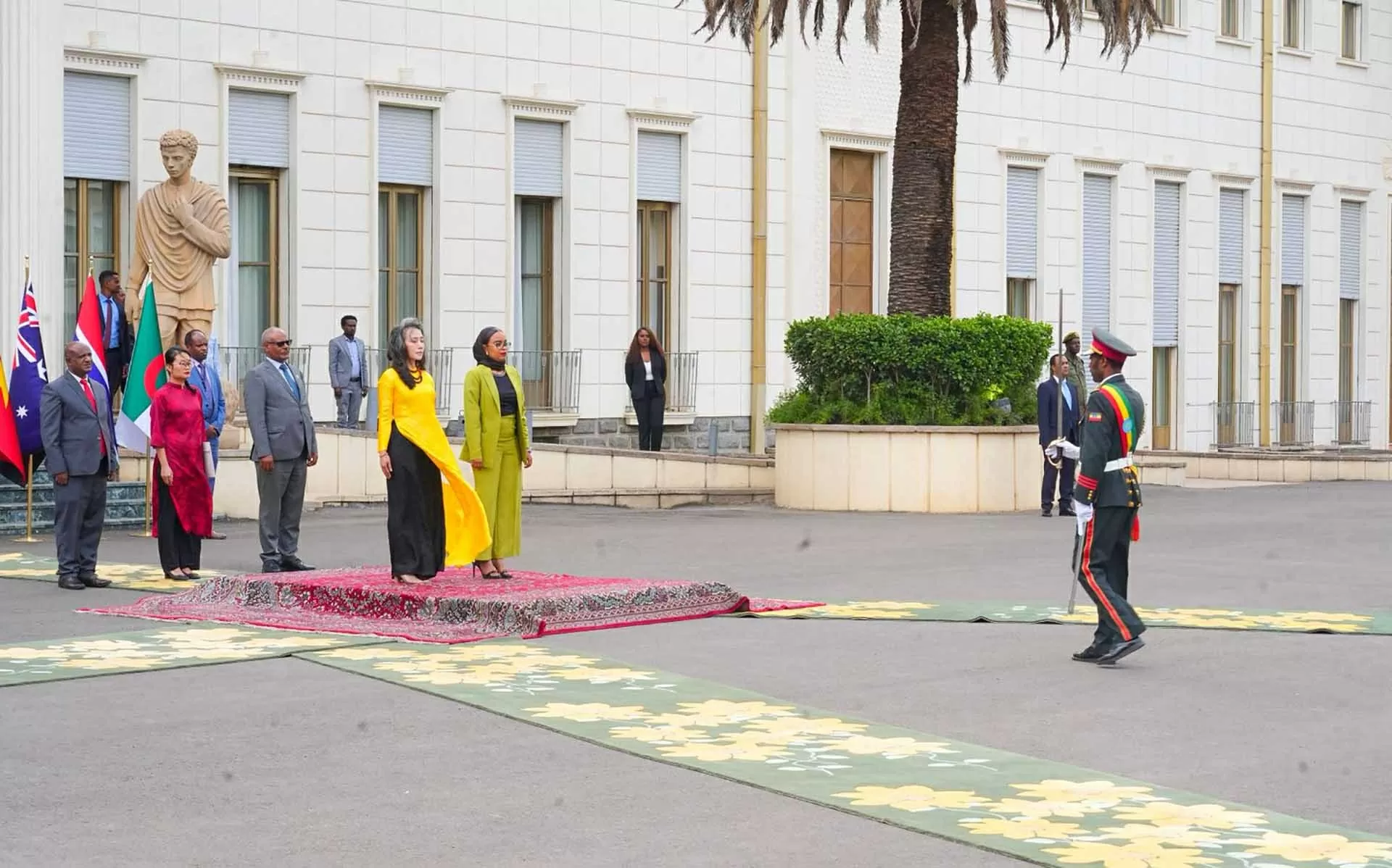 Đại sứ Vũ Thanh Huyền trình Thư ủy nhiệm lên Tổng thống Ethiopia Taye Atske Selassie Đại sứ Vũ Thanh Huyền trình Thư ủy nhiệm lên Tổng thống Ethiopia Taye Atske Selassie