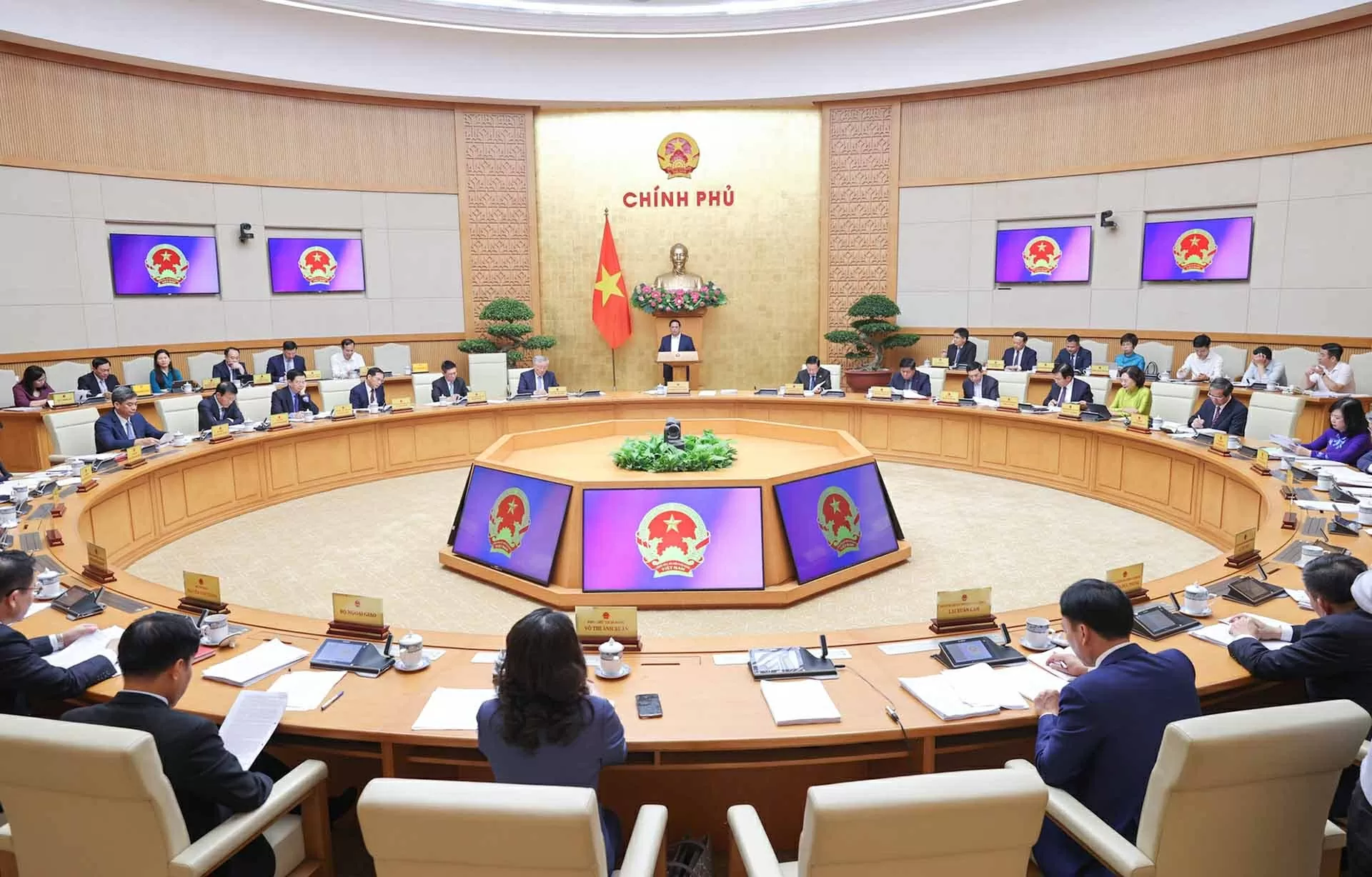 Thủ tướng Phạm Minh Chính chủ trì phiên họp Chính phủ thường kỳ tháng 5/2025