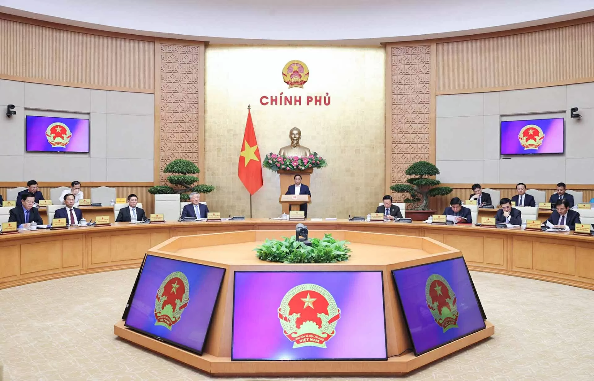 Thủ tướng Phạm Minh Chính chủ trì phiên họp Chính phủ thường kỳ tháng 5/2025