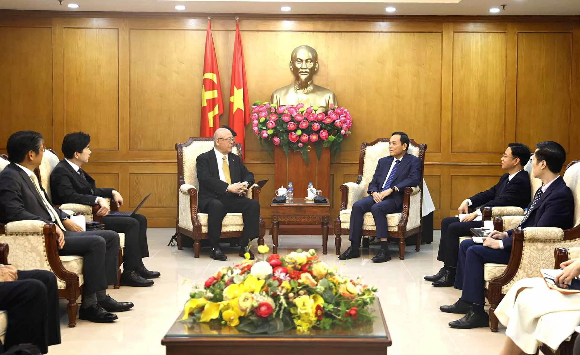 Trưởng ban Chính sách, chiến lược Trung ương tiếp Cố vấn đặc biệt Liên minh nghị sĩ hữu nghị Nhật-Việt Trưởng ban Chính sách, chiến lược Trung ương tiếp Cố vấn đặc biệt Liên minh nghị sĩ hữu nghị Nhật-Việt