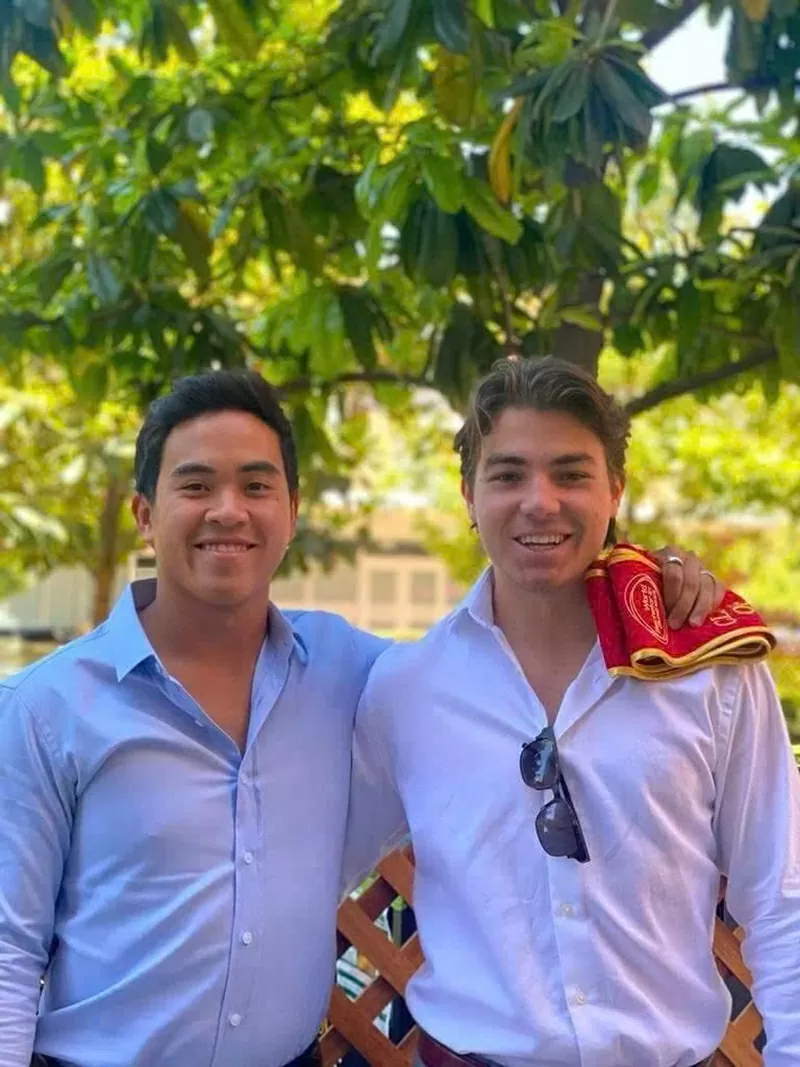 Doanh nhân trẻ Trung Trần và đồng sáng lập Kostas Nikolakopulos, cả hai cùng tâm huyết với dự án Salus Health