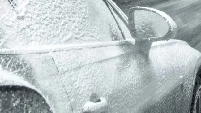 Nước rửa xe ô tô không chạm bọt tuyết, có ảnh hưởng đến lớp sáp của xe?