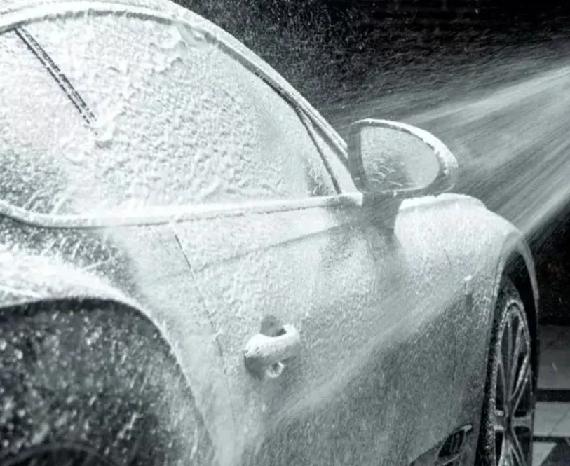 Nước rửa xe ô tô không chạm bọt tuyết, có ảnh hưởng đến lớp sáp của xe?