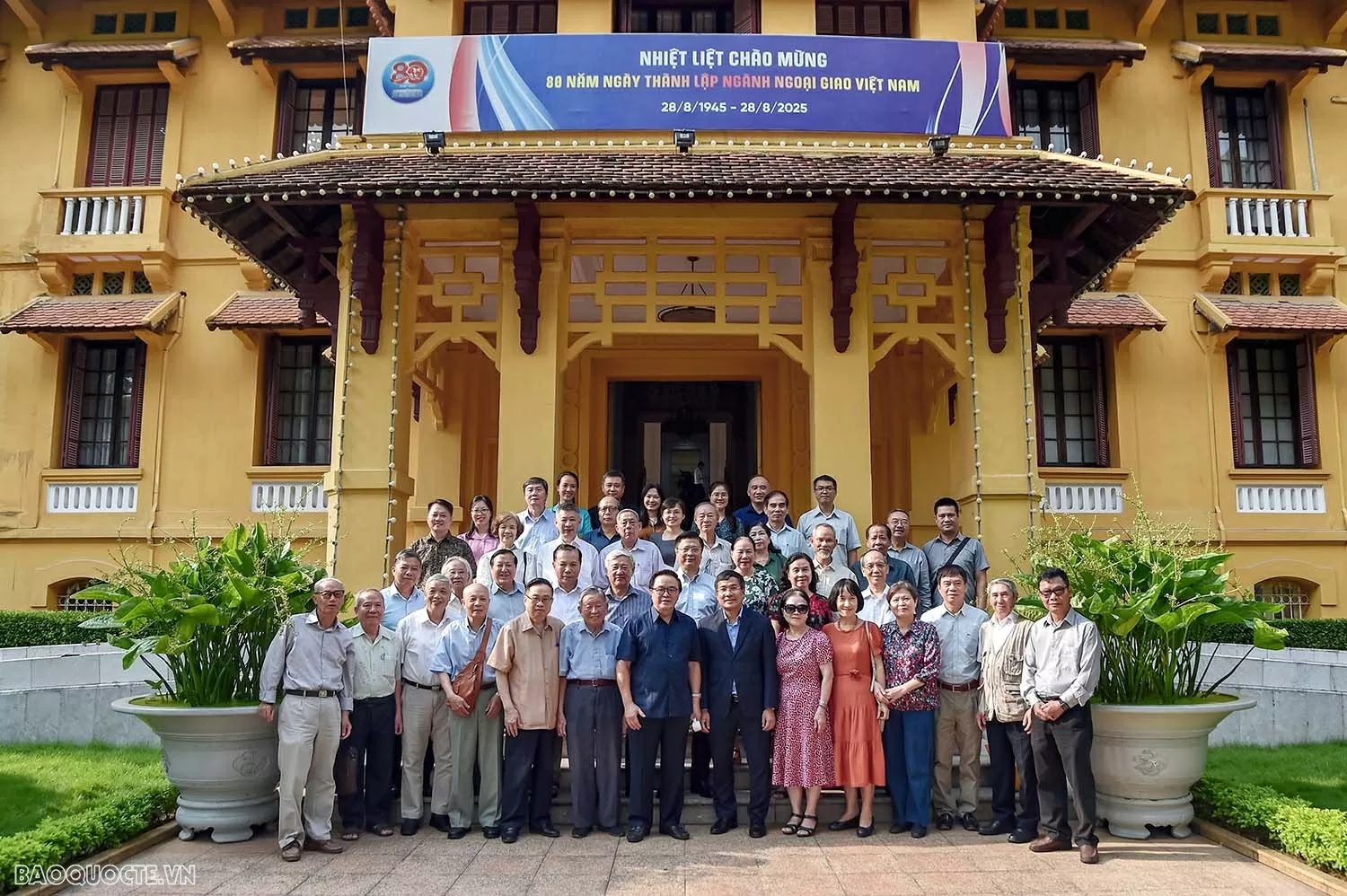 Thứ trưởng Thường trực Nguyễn Minh Vũ gặp mặt cán bộ hưu trí Ban Đối ngoại Trung ương, chào mừng gia nhập mái nhà chung Bộ Ngoại giao Bộ Ngoại giao gặp mặt cán bộ hưu trí Ban Đối ngoại Trung ương