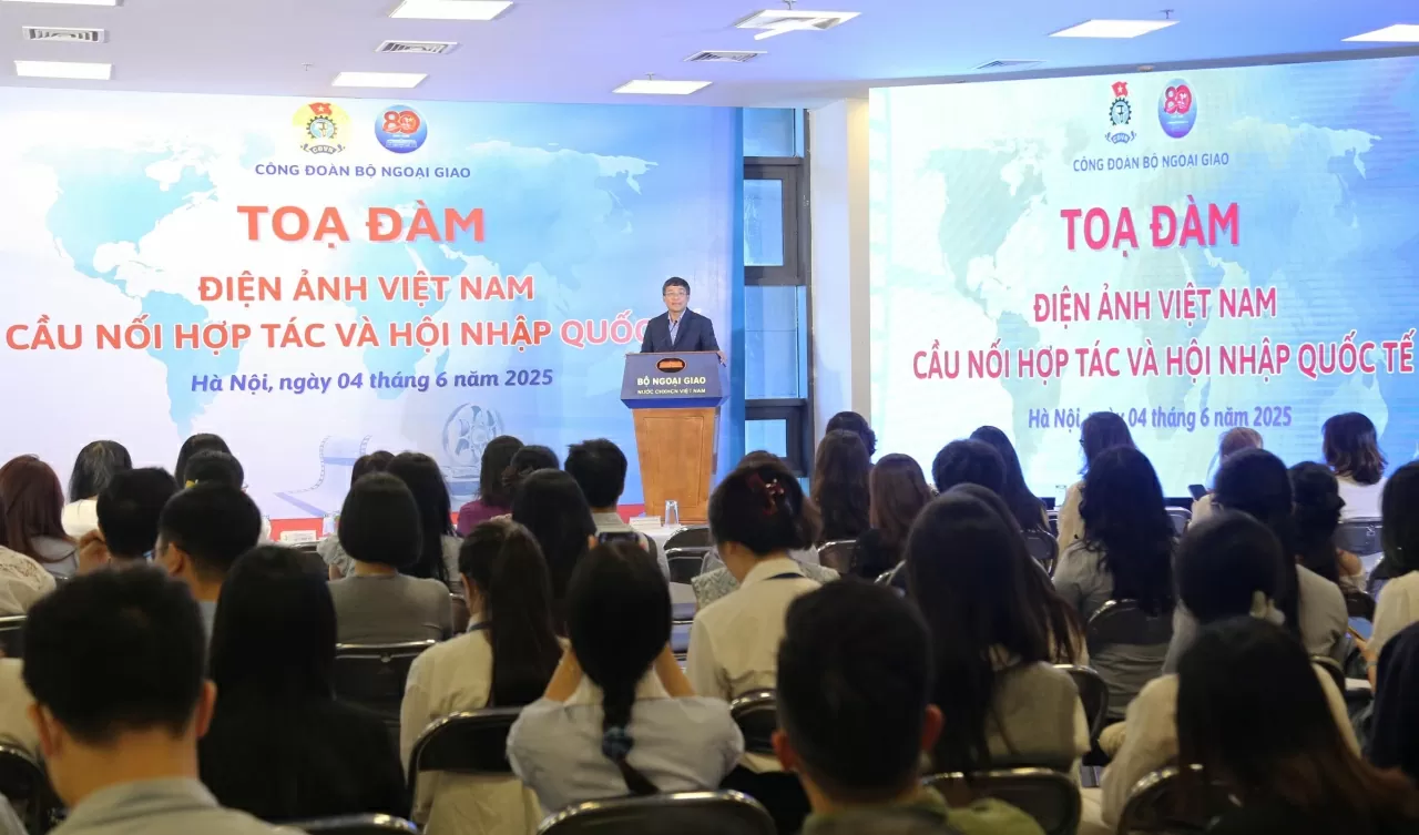 Toàn cảnh Tọa đàm : “Điện ảnh Việt Nam – Cầu nối hợp tác và hội nhập quốc tế”. (Ảnh: Thành Long)
