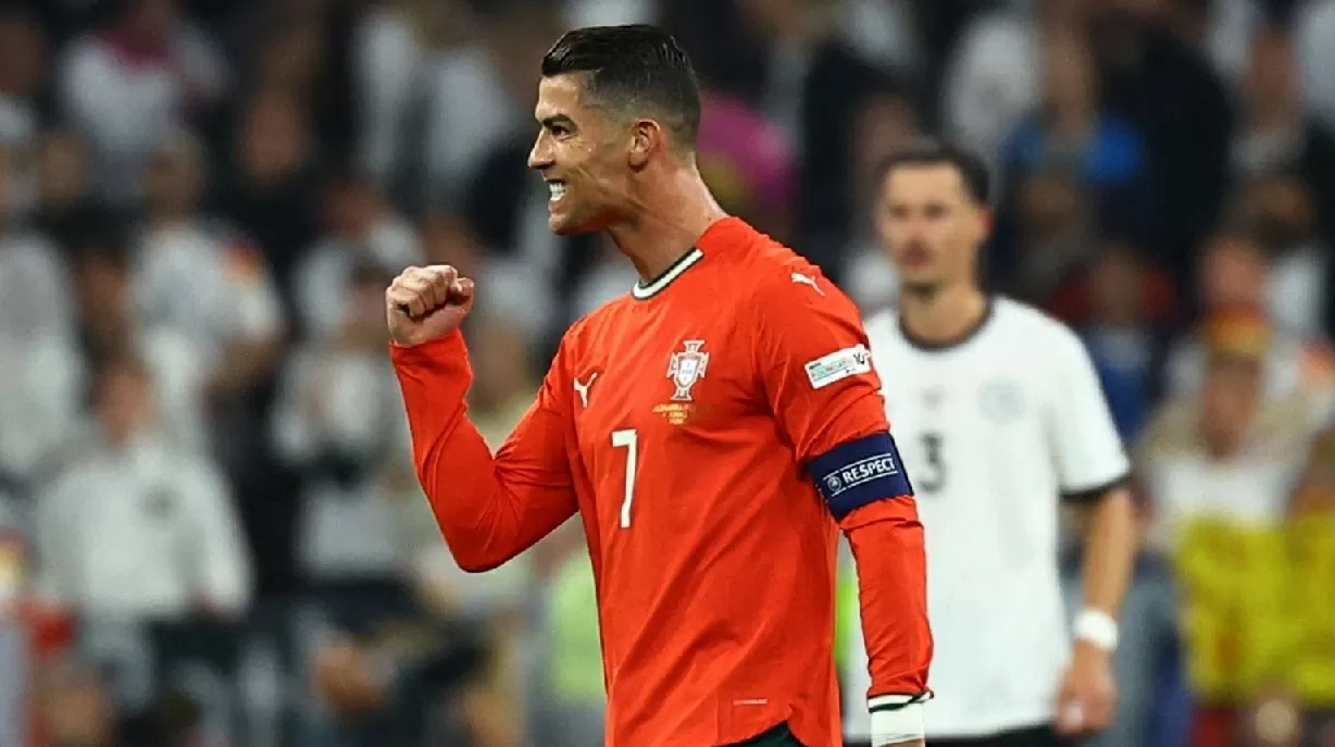 Ronaldo ghi bàn và thắng mọi trận bán kết với tuyển Bồ Đào Nha Ronaldo ghi bàn và thắng mọi trận bán kết với tuyển Bồ Đào Nha