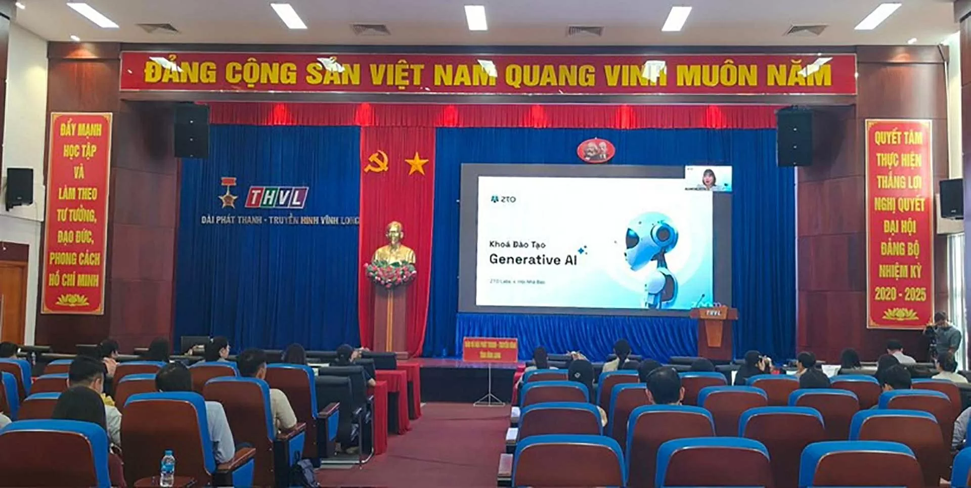 Hội Nhà báo Việt Nam khai giảng khóa tập huấn AI rộng rãi cho các phóng viên, biên tập viên trên toàn quốc Hội Nhà báo Việt Nam khai giảng khóa tập huấn AI rộng rãi cho các phóng viên, biên tập viên trên toàn quốc
