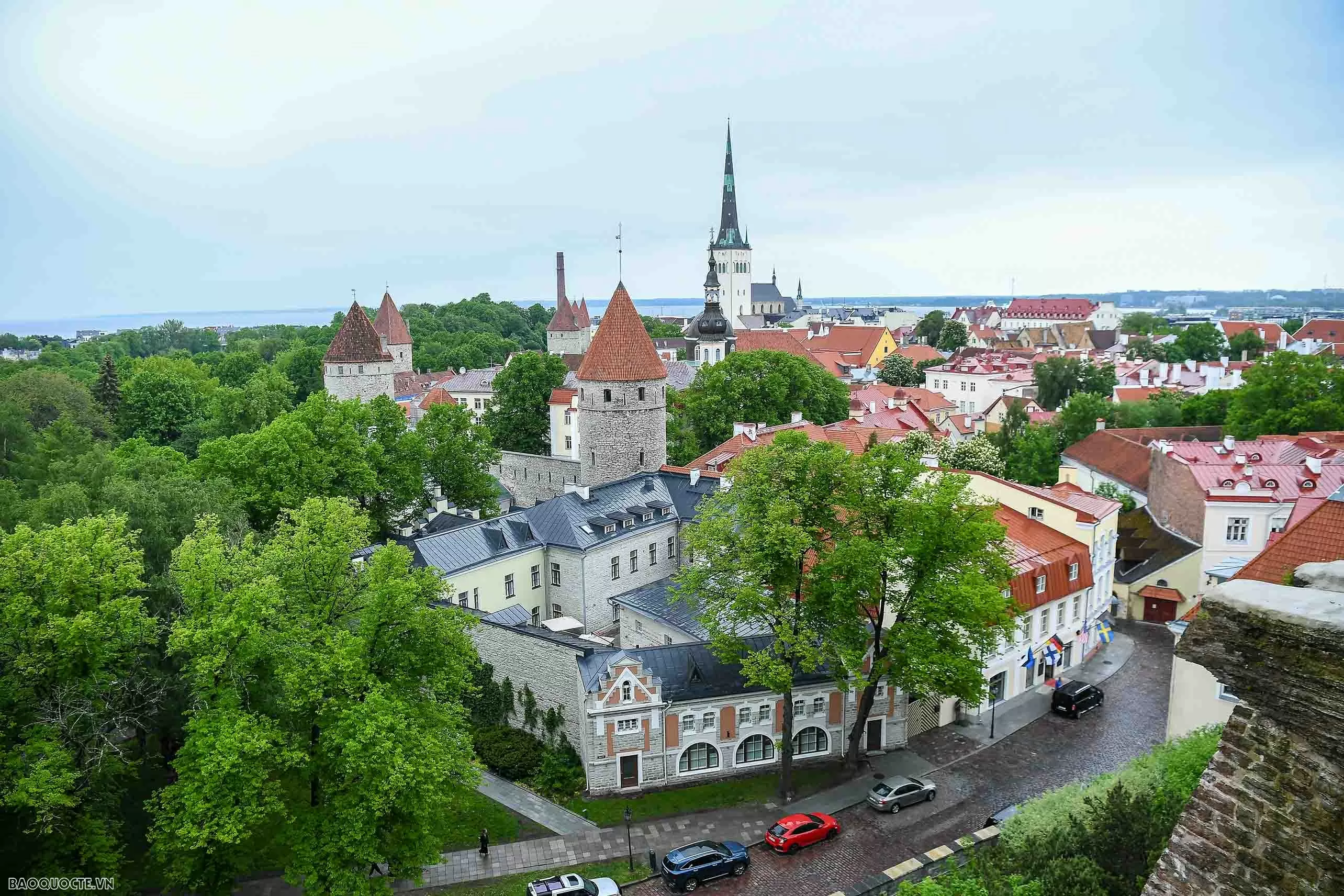 Thủ tướng Phạm Minh Chính và Phu nhân tham quan phố cổ Tallinn - viên ngọc cổ giữa trái tim Bắc Âu