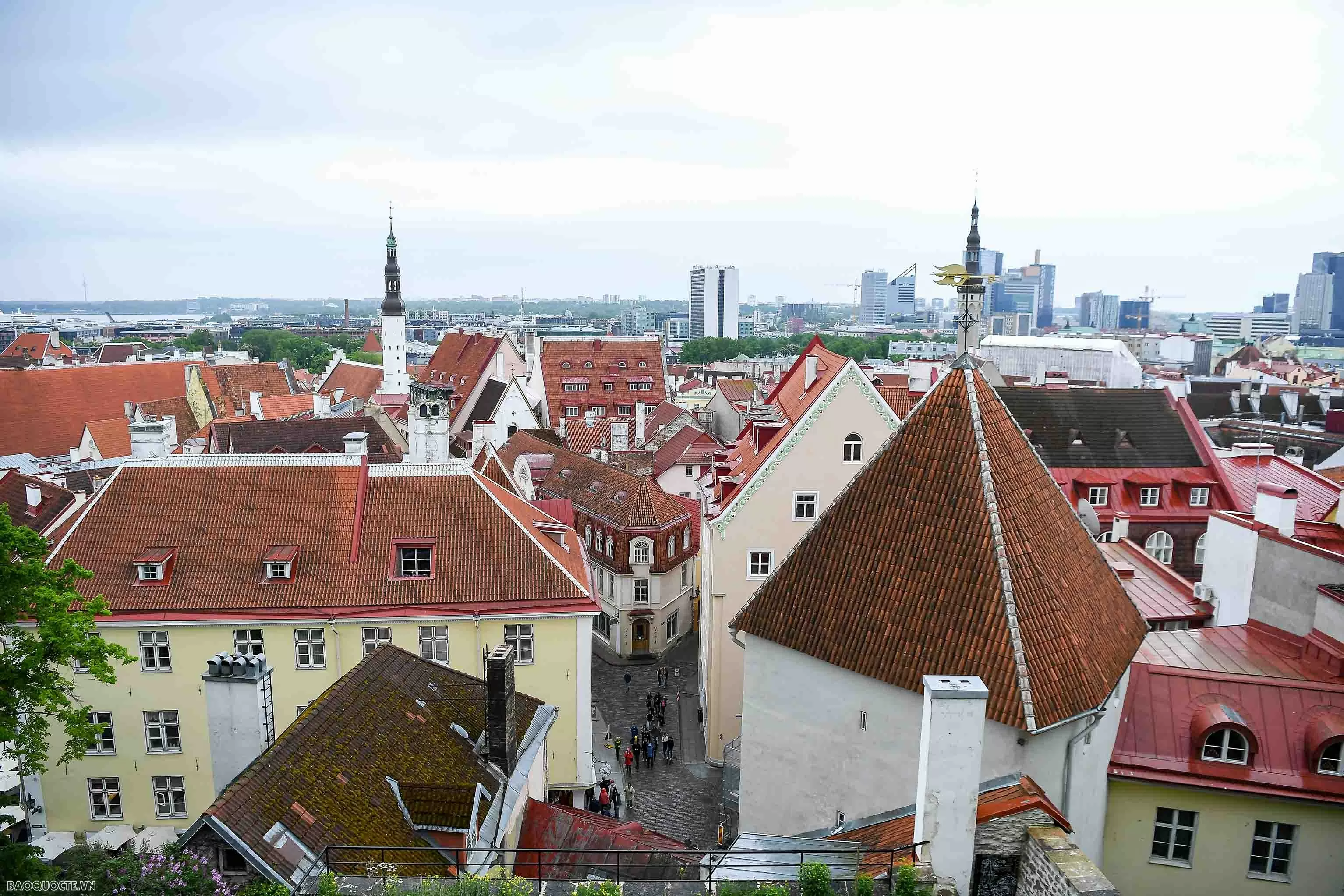 Thủ tướng Phạm Minh Chính và Phu nhân tham quan phố cổ Tallinn - viên ngọc cổ giữa trái tim Bắc Âu