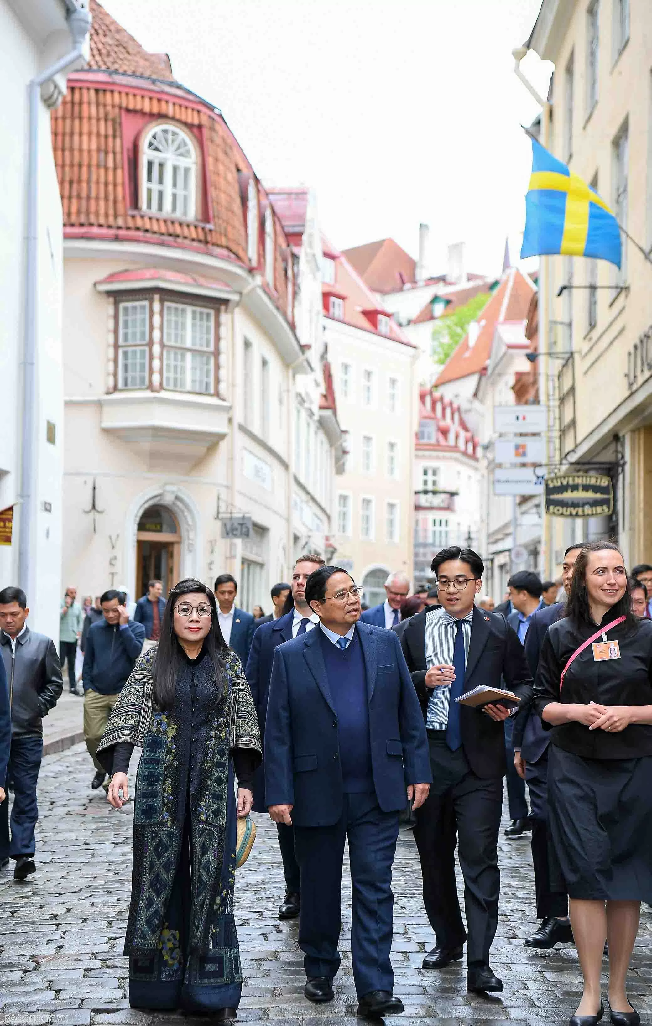 Thủ tướng Phạm Minh Chính và Phu nhân tham quan phố cổ Tallinn - viên ngọc cổ giữa trái tim Bắc Âu