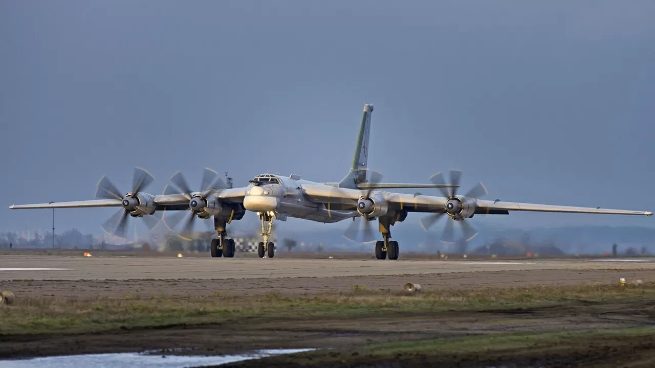 'Quái vật màu bạc' Tu-95 của Nga - Mục tiêu hàng đầu của Ukraine và nỗi ám ảnh của NATO
