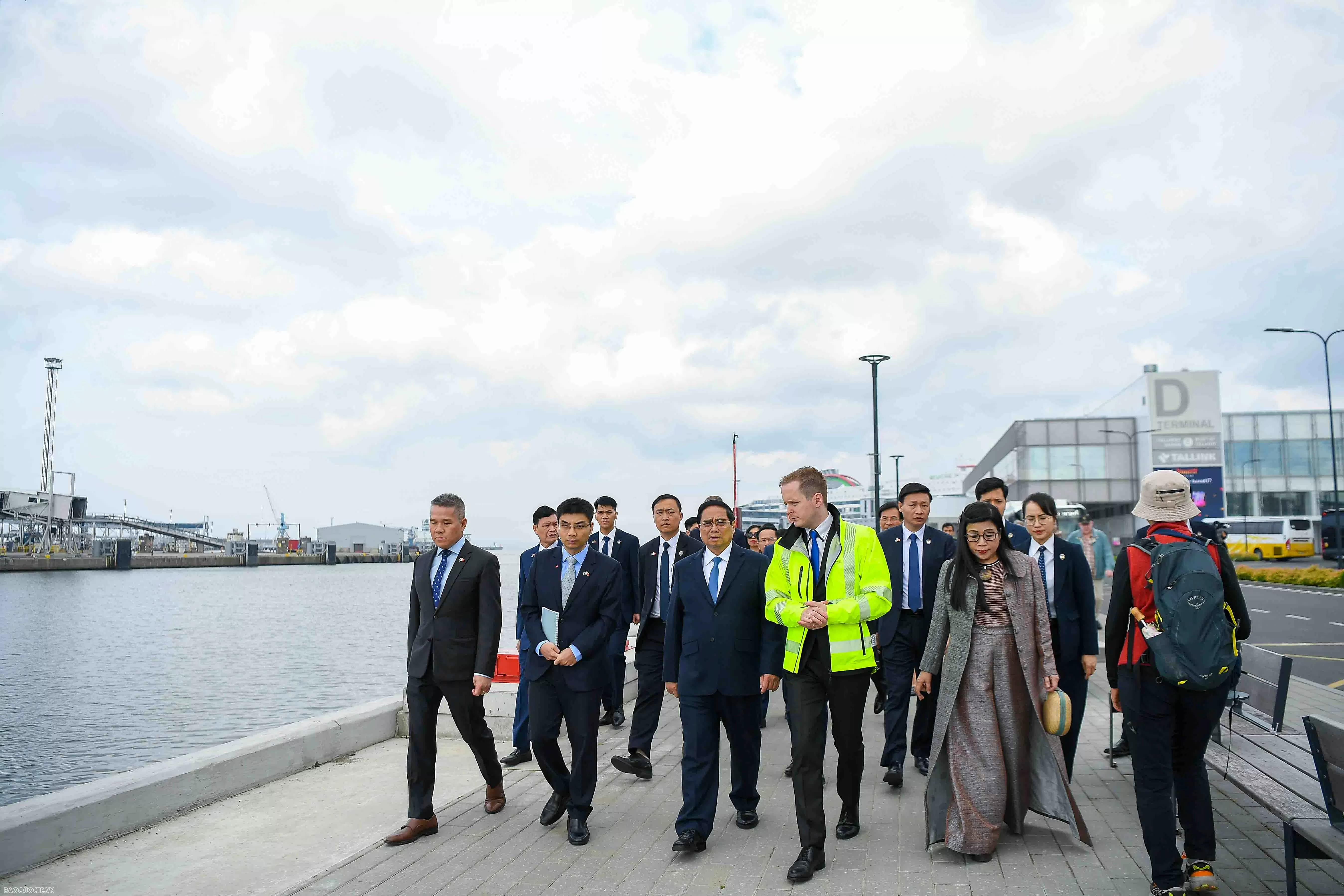 Thủ tướng Phạm Minh Chính và Phu nhân tham quan phố cổ Tallinn - viên ngọc cổ giữa trái tim Bắc Âu