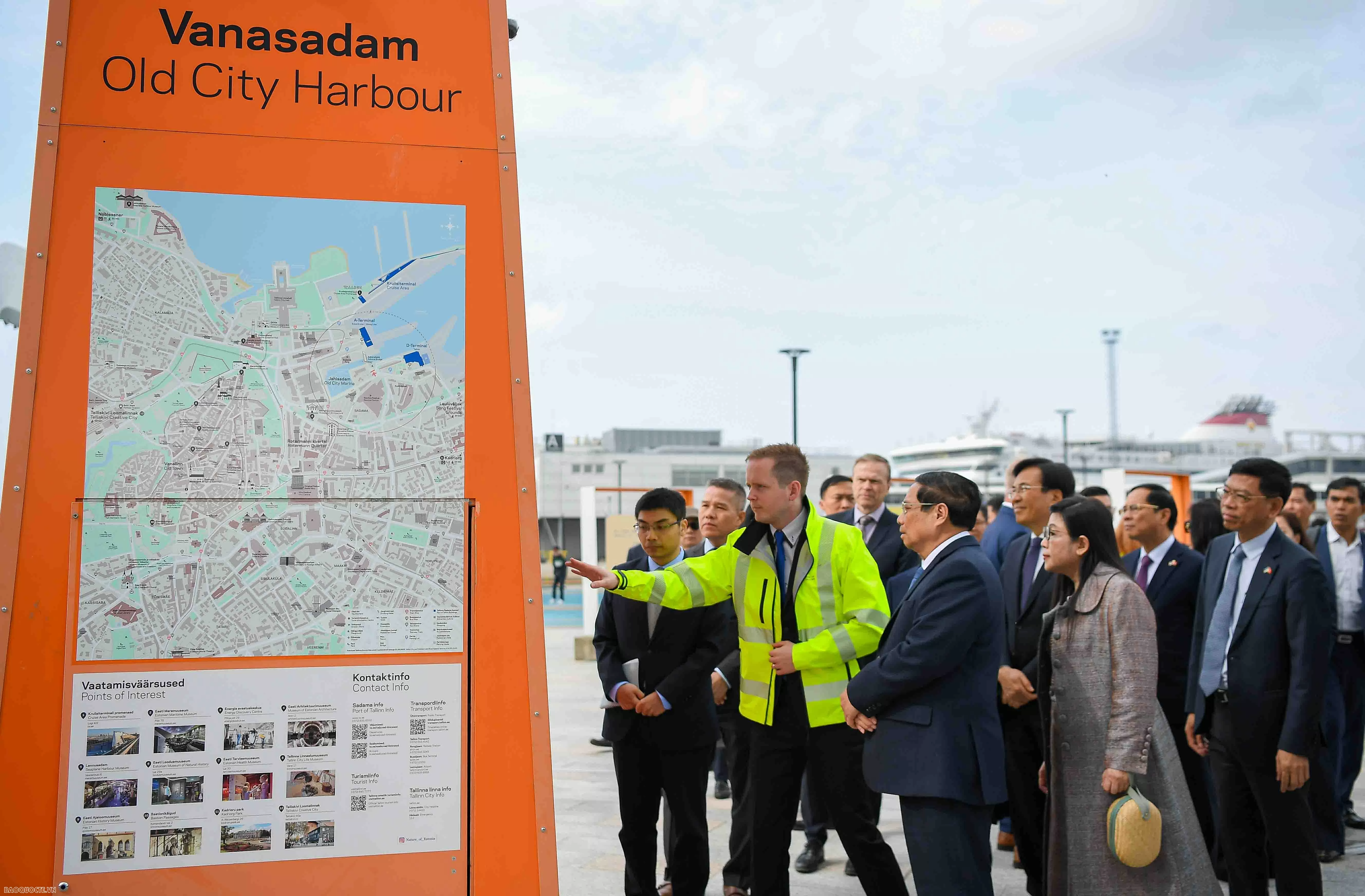 Thủ tướng Phạm Minh Chính và Phu nhân tham quan phố cổ Tallinn - viên ngọc cổ giữa trái tim Bắc Âu