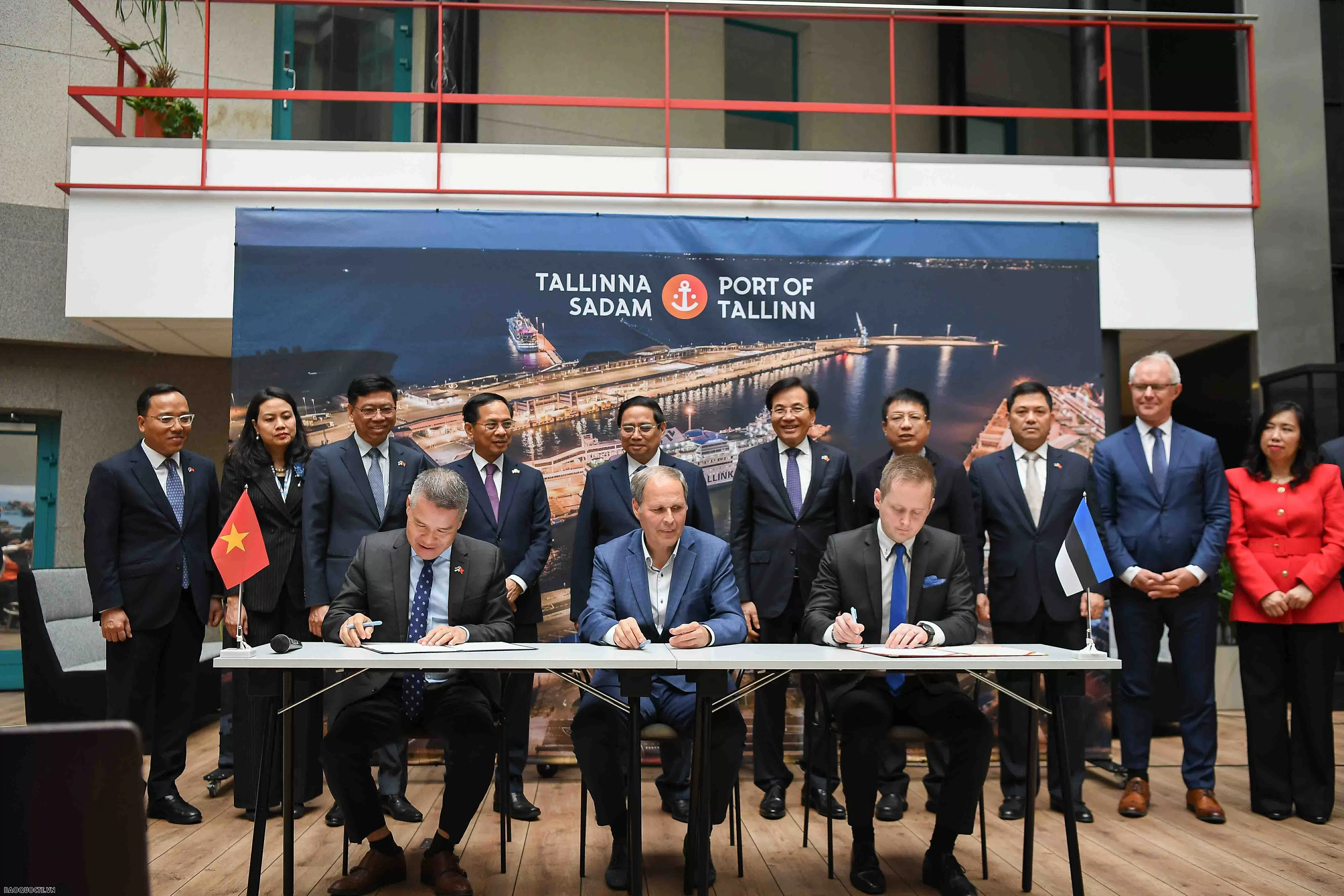 Thủ tướng Phạm Minh Chính và Phu nhân tham quan phố cổ Tallinn - viên ngọc cổ giữa trái tim Bắc Âu