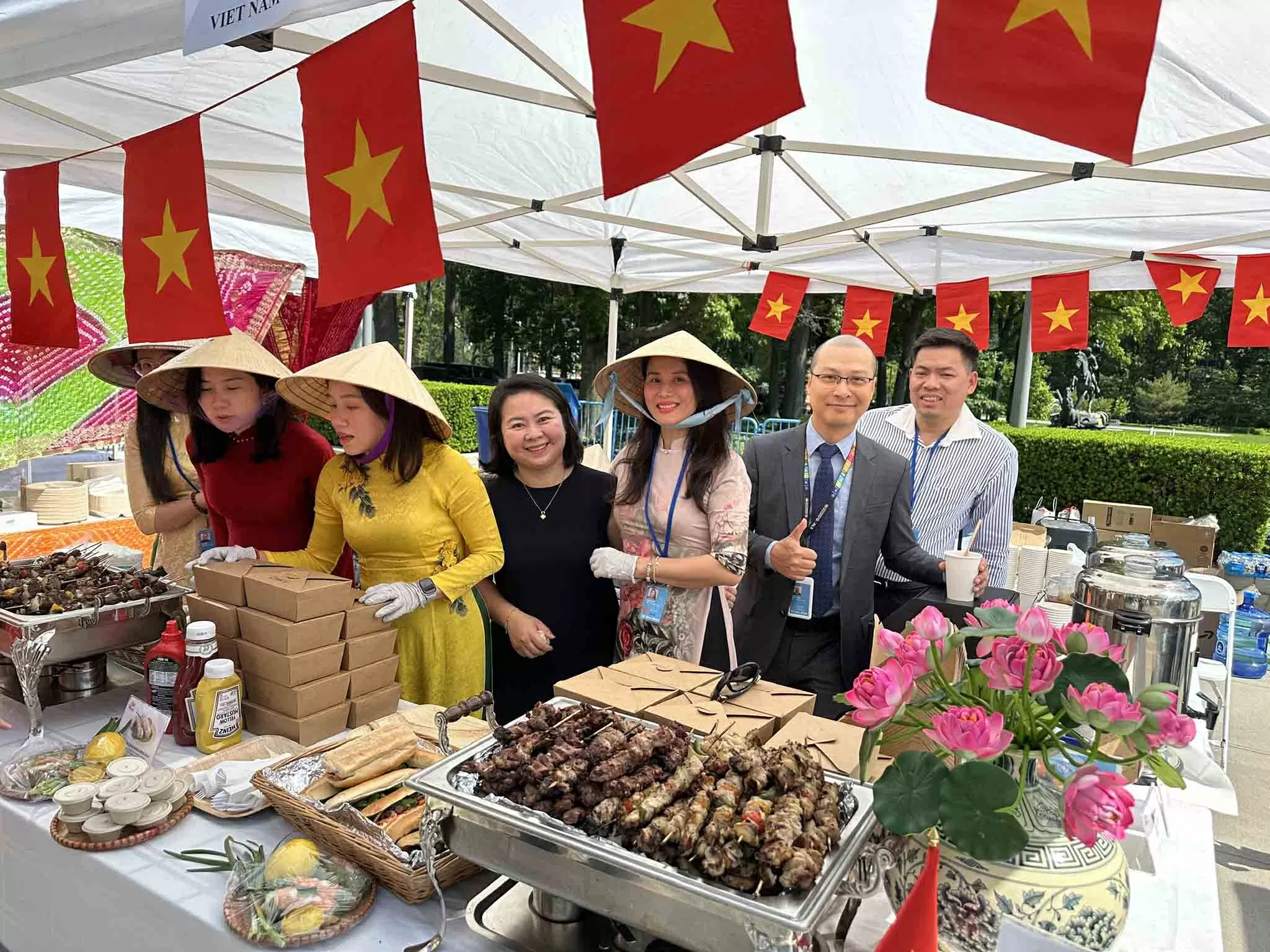 Ẩm thực và hàng thủ công Việt Nam ‘hút khách’ tại hội chợ Liên hợp quốc