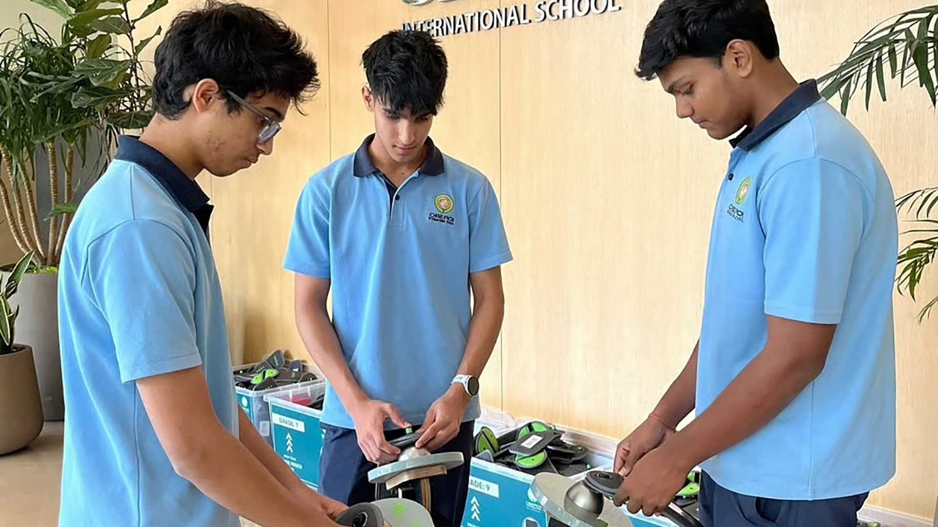 Thế giới ảo, ‘vết xước’ thật