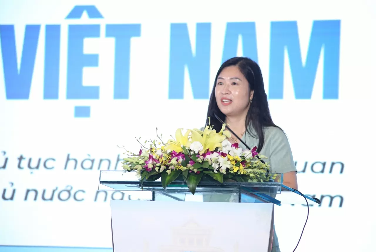 Bà Trịnh Thị Mai Phương, Phó Cục trưởng Cục Ngoại vụ và Ngoại giao văn hóa trình bày báo cáo. (Ảnh: Thành Long)