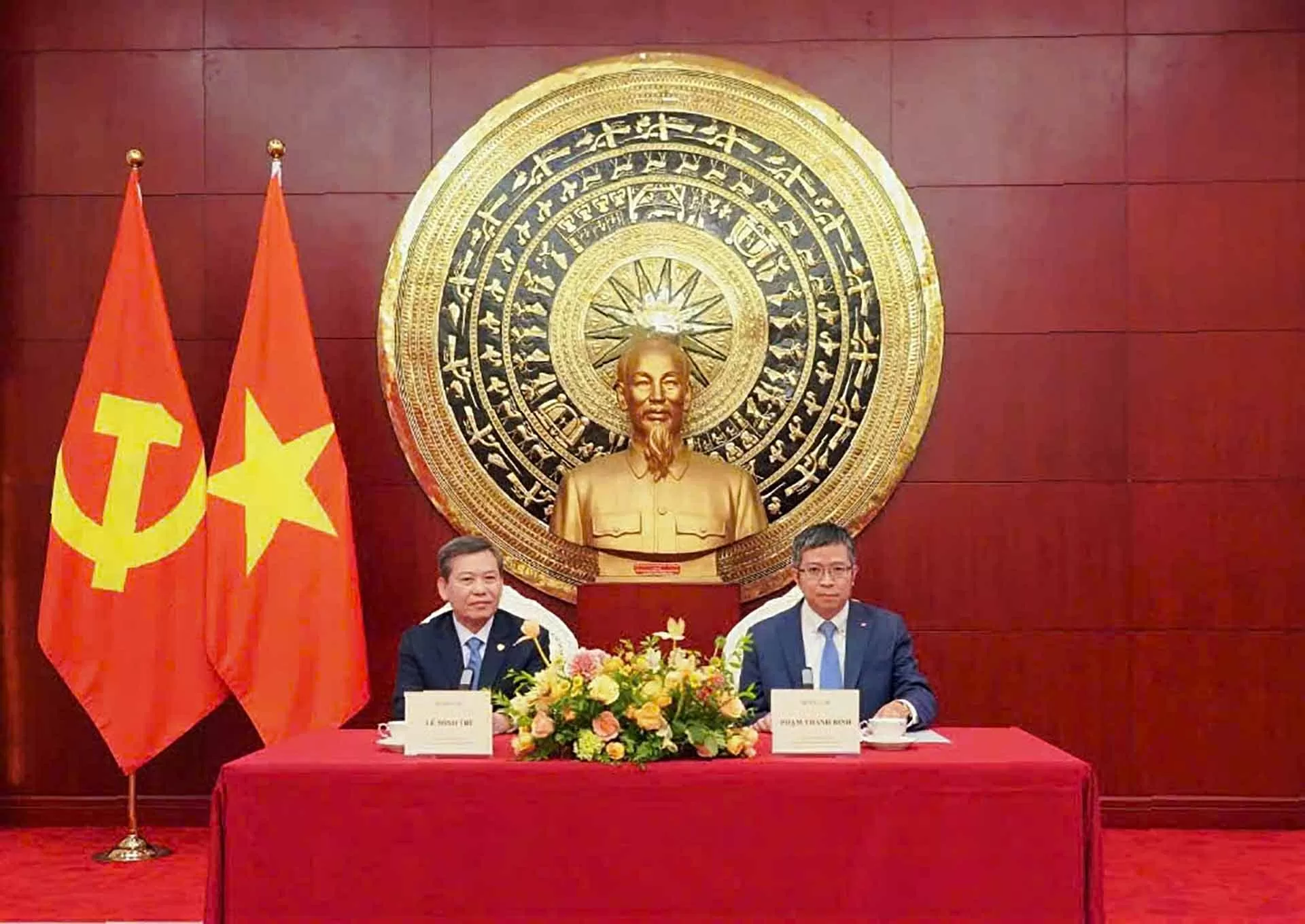 Chánh án Tòa án Nhân dân tối cao thăm, làm việc với Đại sứ quán Việt Nam tại Trung Quốc
