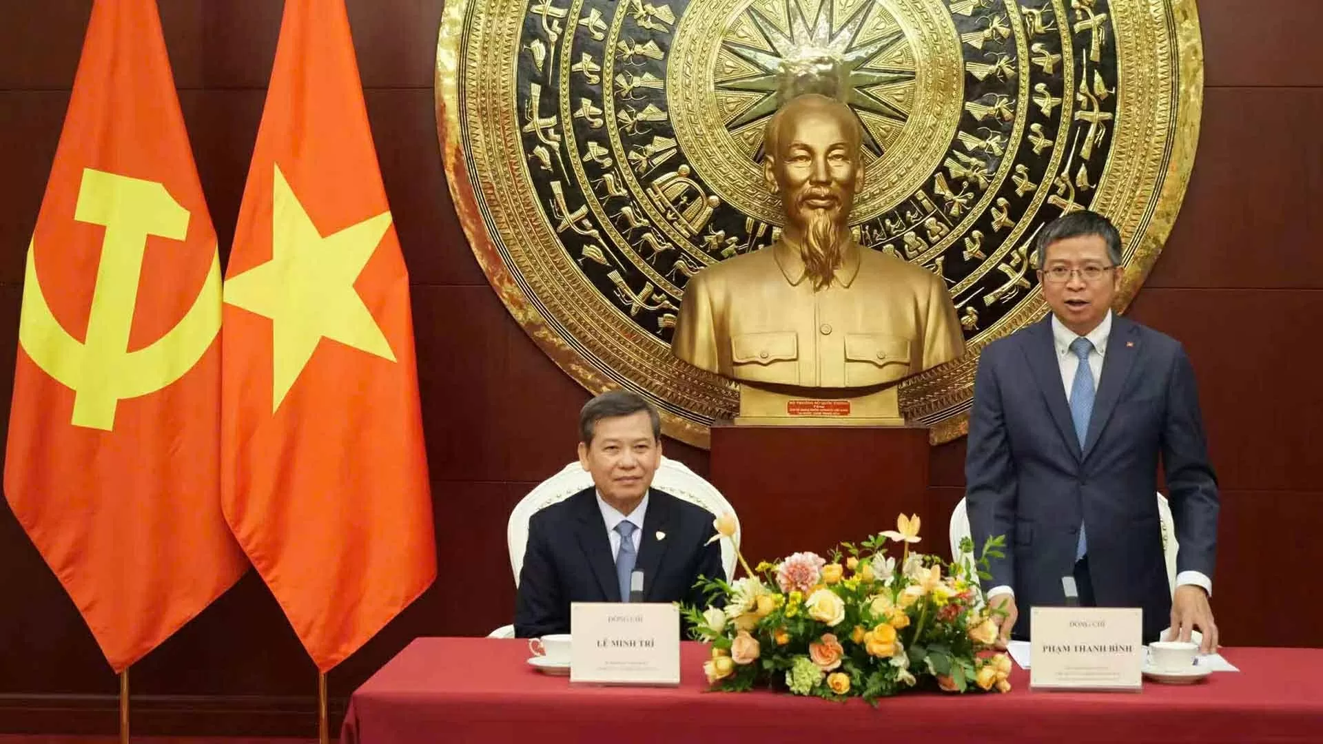 Chánh án Tòa án Nhân dân tối cao thăm, làm việc với Đại sứ quán Việt Nam tại Trung Quốc Chánh án Tòa án Nhân dân tối cao thăm, làm việc với Đại sứ quán Việt Nam tại Trung Quốc