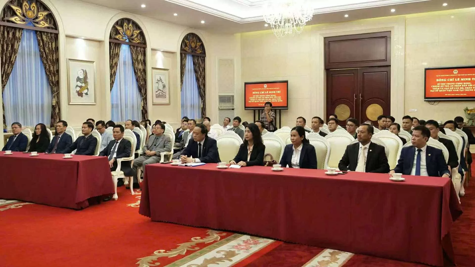 Chánh án Tòa án Nhân dân tối cao thăm, làm việc với Đại sứ quán Việt Nam tại Trung Quốc Chánh án Tòa án Nhân dân tối cao thăm, làm việc với Đại sứ quán Việt Nam tại Trung Quốc