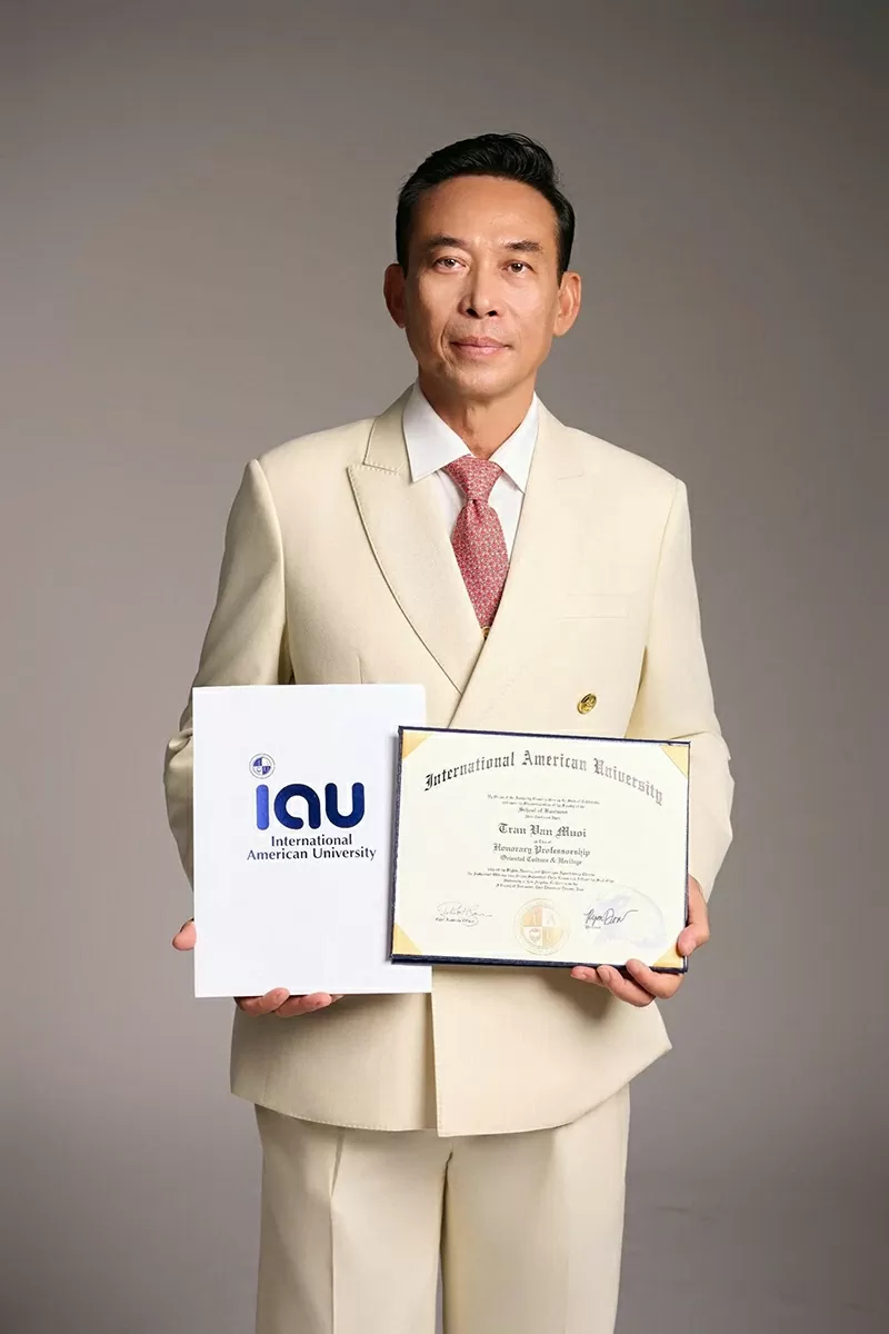 Đại học Quốc tế Hoa Kỳ (IAU) tại Đức đã trao bằng Giáo sư danh dự cho Kỷ lục gia thế giới - Doanh nhân Trần Văn Mười vì những đóng góp cho cộng đồng vào ngày 30/11/2024. Đại học Quốc tế Hoa Kỳ (IAU) tại Đức đã trao bằng Giáo sư danh dự cho Kỷ lục gia thế giới - Doanh nhân Trần Văn Mười vì những đóng góp cho cộng đồng vào ngày 30/11/2024.