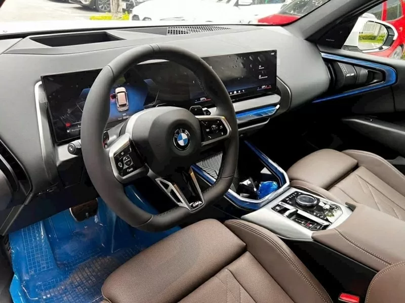 Khoang nội thất của BMW X3 sở hữu thiết hoàn toàn mới, tối giản nhưng vẫn đậm chất công nghệ