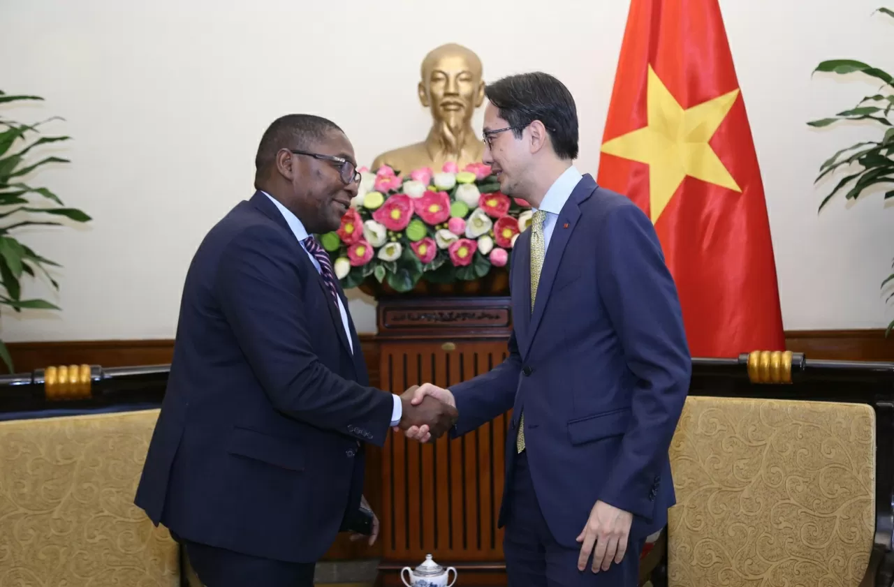 Thứ trưởng Đỗ Hùng Việt tiếp Cố vấn đặc biệt, Trợ lý Tổng Thư ký Liên hợp quốc Selwin Hart. (Ảnh: Thành Long)