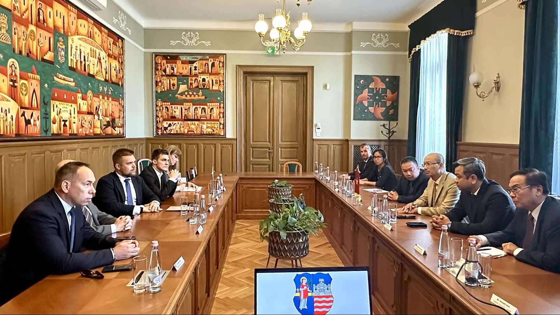 Đại sứ Bùi Lê Thái thăm, làm việc tại thành phố Győr thúc đẩy hợp tác địa phương giữa Việt Nam-Hungary