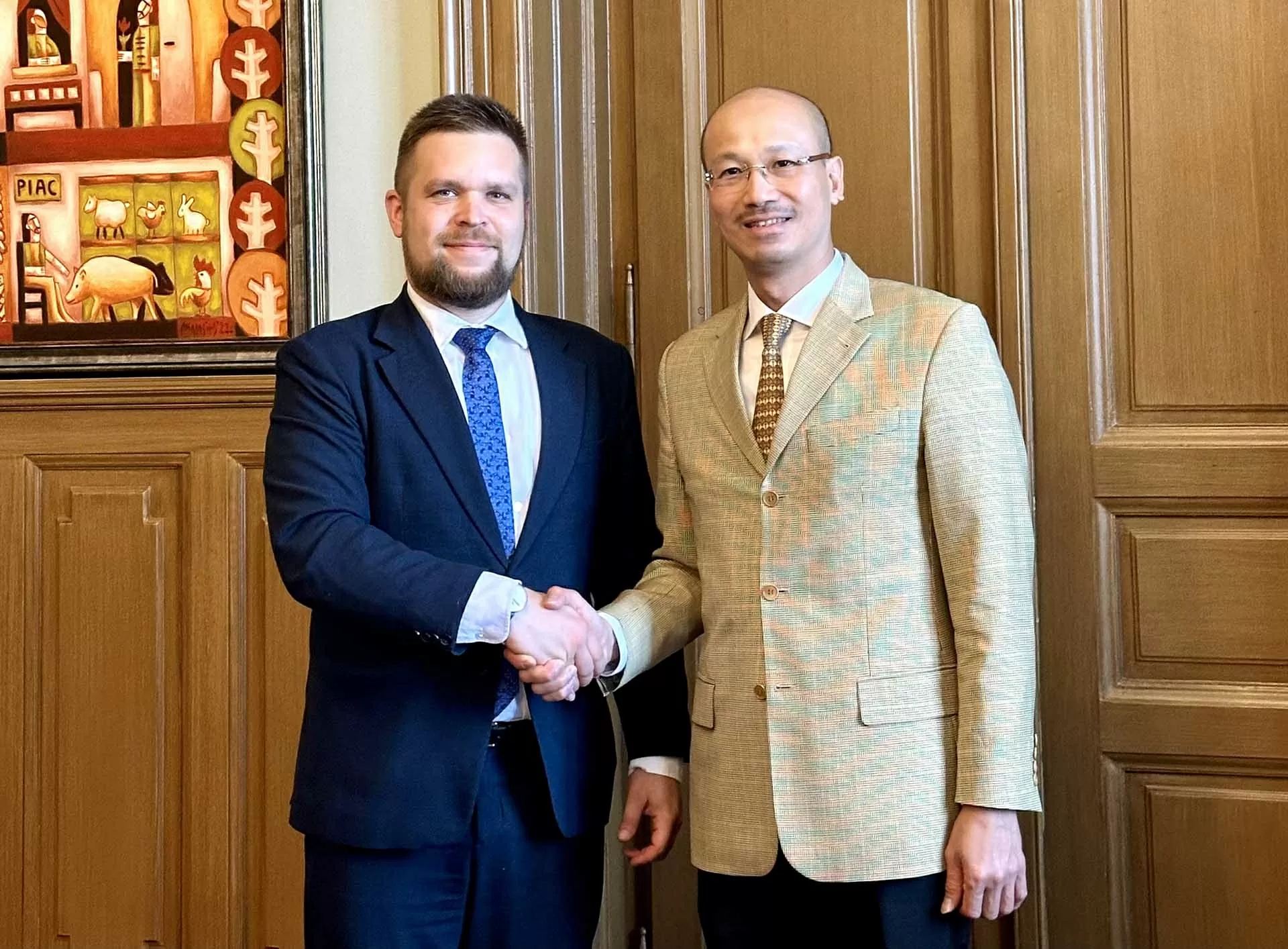 Đại sứ Bùi Lê Thái thăm và làm việc tại thành phố Győr, thúc đẩy hợp tác địa phương giữa Việt Nam-Hungary Đại sứ Bùi Lê Thái thăm và làm việc tại thành phố Győr, thúc đẩy hợp tác địa phương giữa Việt Nam-Hungary