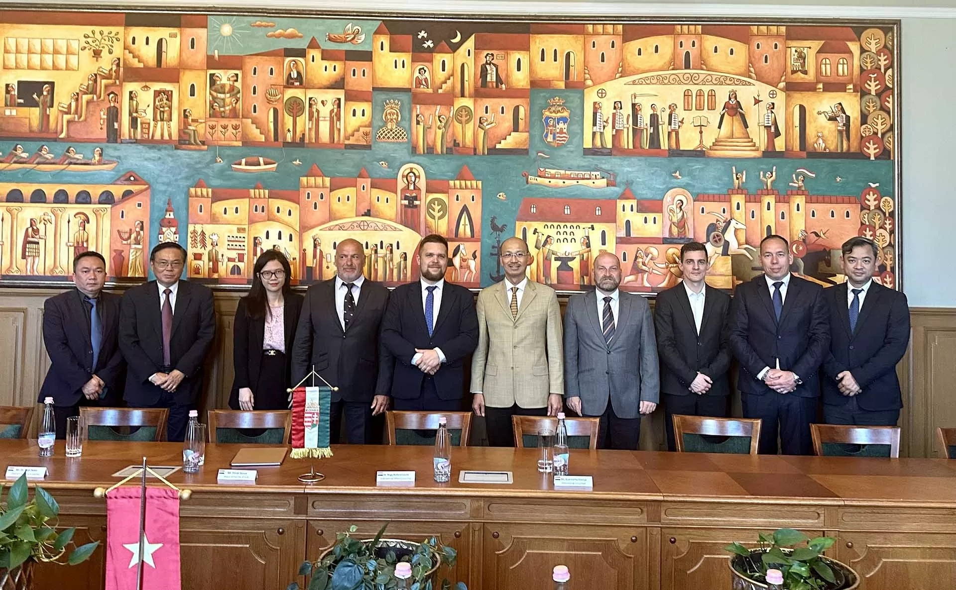 Đại sứ Bùi Lê Thái thăm và làm việc tại thành phố Győr, thúc đẩy hợp tác địa phương giữa Việt Nam-Hungary Đại sứ Bùi Lê Thái thăm và làm việc tại thành phố Győr, thúc đẩy hợp tác địa phương giữa Việt Nam-Hungary