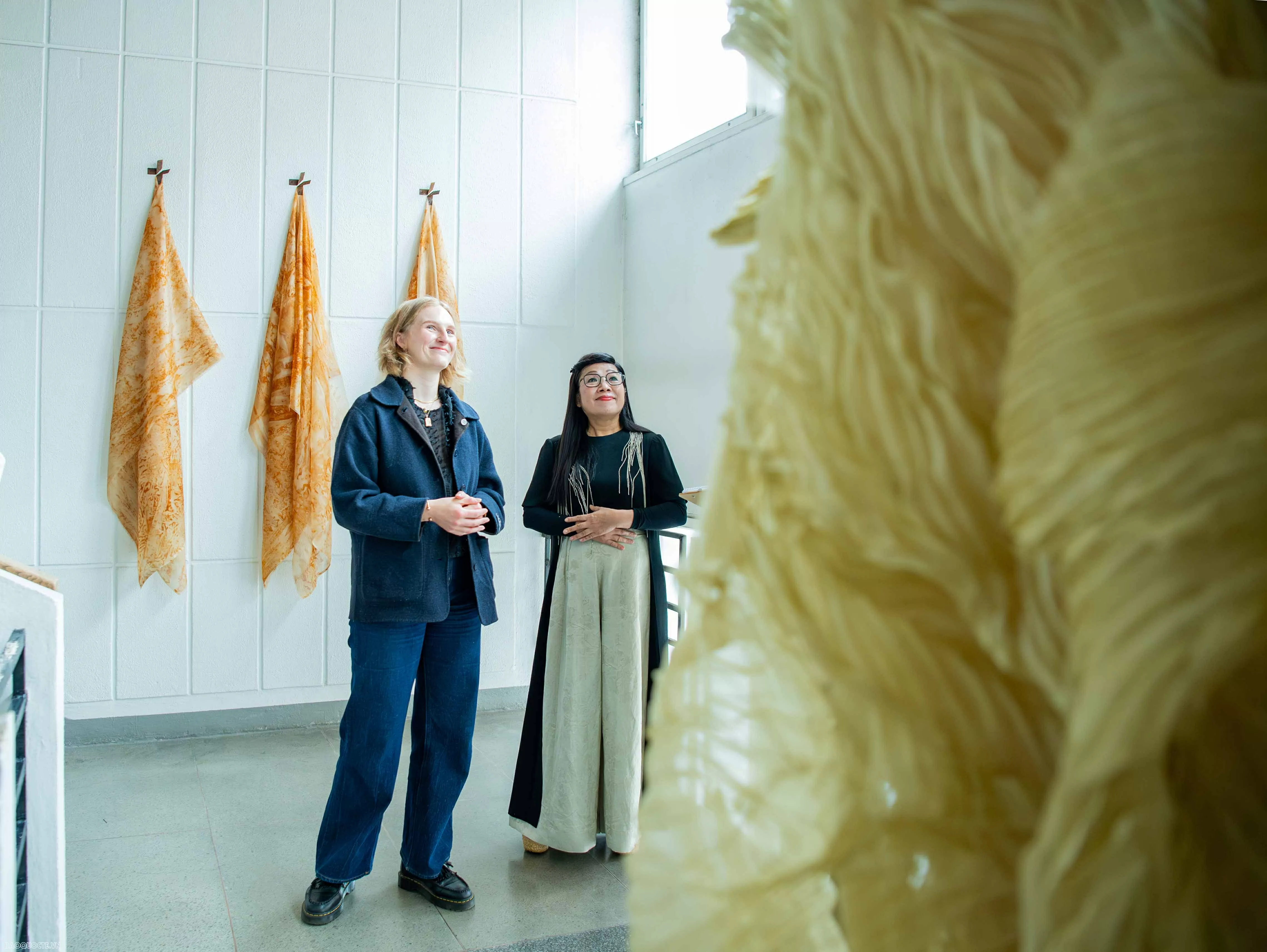 Bức tranh đặc biệt Phu nhân Thủ tướng Việt Nam tặng Phu nhân Thủ tướng Estonia Bức tranh đặc biệt Phu nhân Thủ tướng Việt Nam tặng Phu nhân Thủ tướng Estonia